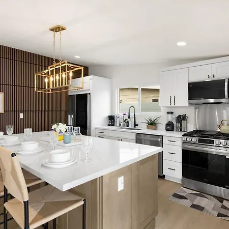 Stylish 5 Bedroom Villa With Pool Near Disney - Luxury Family Retreat